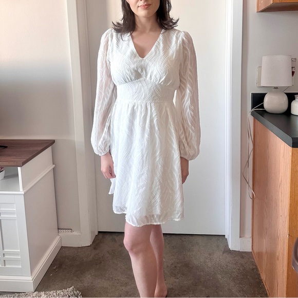 Printed Jacard lantern sleeve little white Dress - Picture 9 of 11